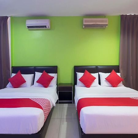 OYO 44072 Mines Cempaka Hotel Nilai Exterior foto