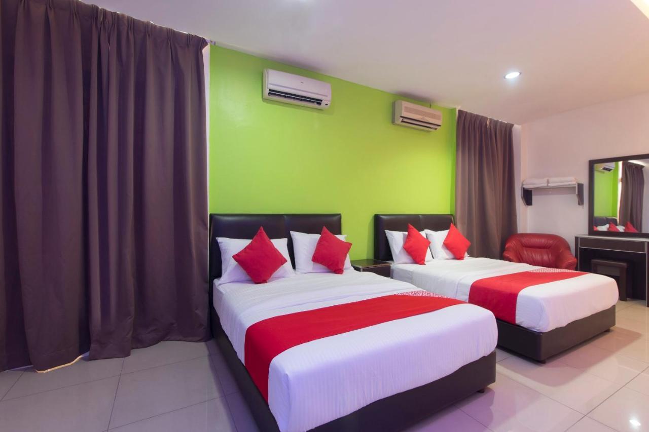 OYO 44072 Mines Cempaka Hotel Nilai Exterior foto