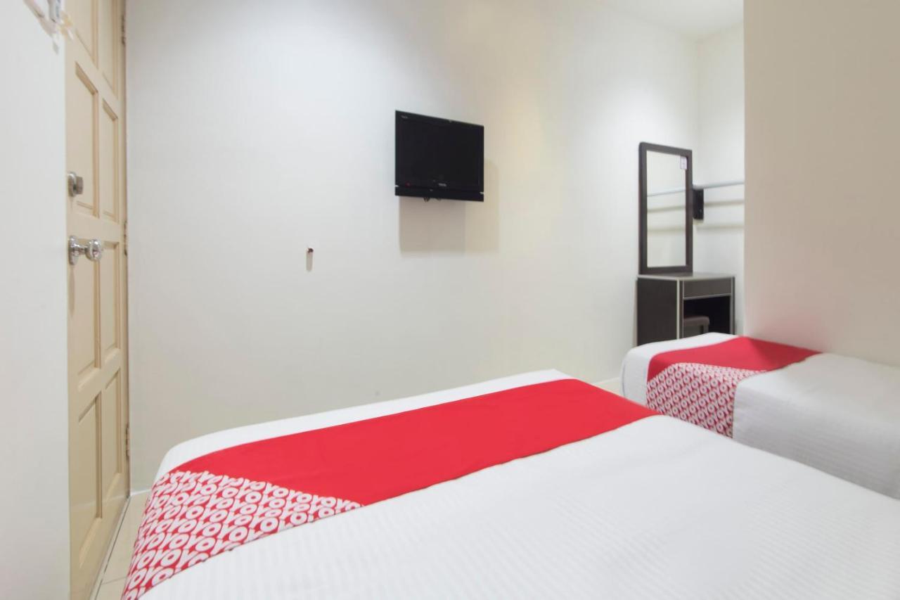 OYO 44072 Mines Cempaka Hotel Nilai Exterior foto