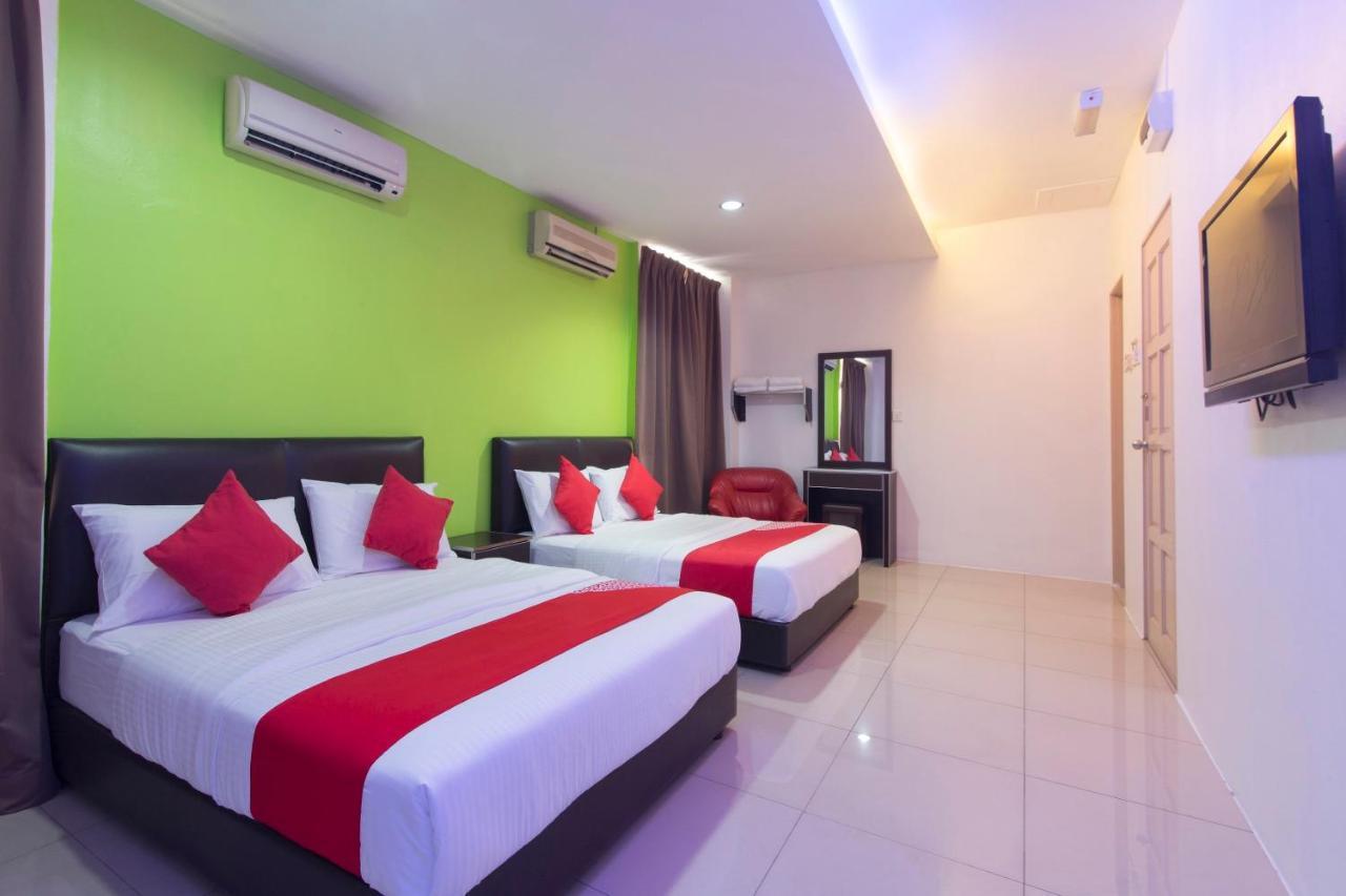 OYO 44072 Mines Cempaka Hotel Nilai Exterior foto
