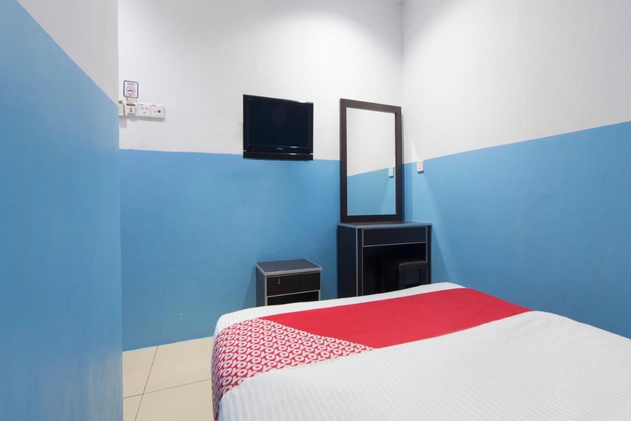 OYO 44072 Mines Cempaka Hotel Nilai Exterior foto