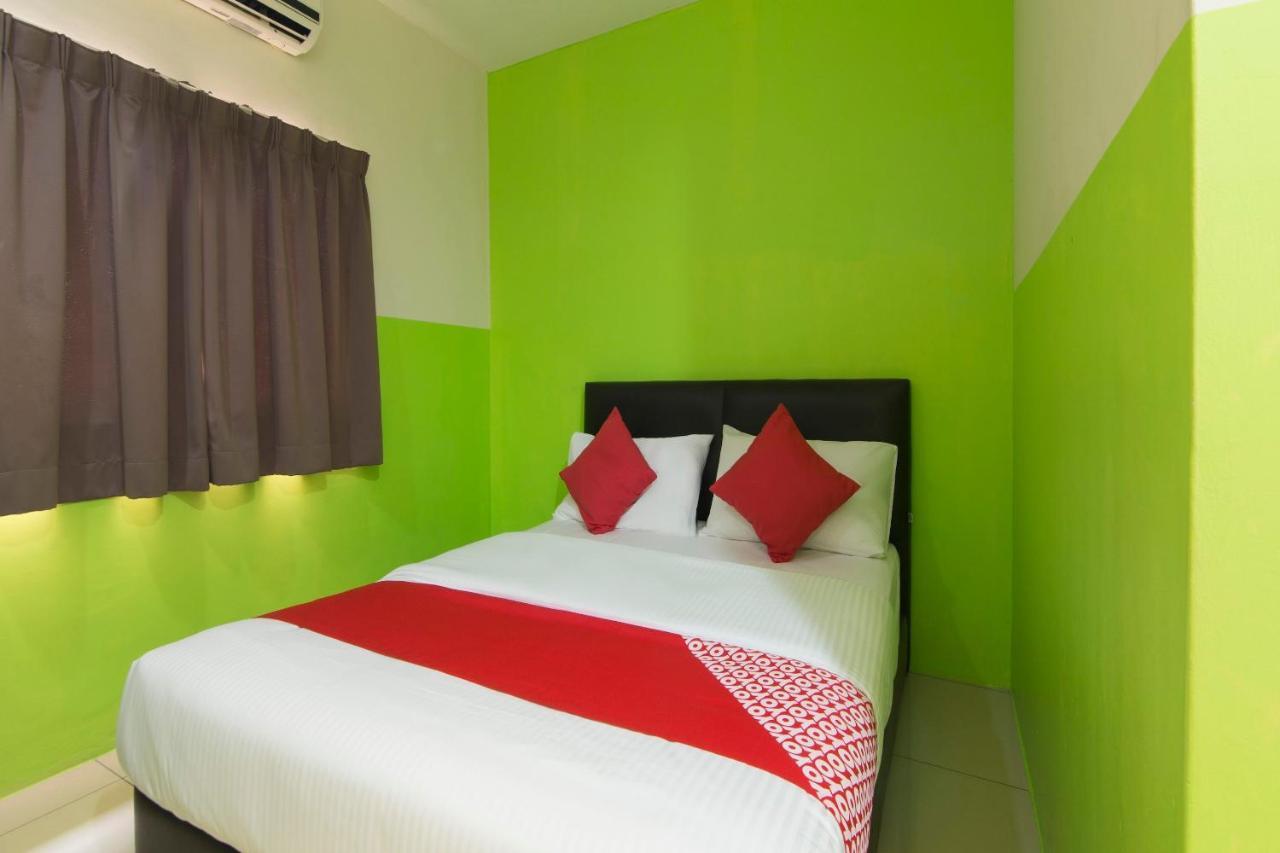 OYO 44072 Mines Cempaka Hotel Nilai Exterior foto