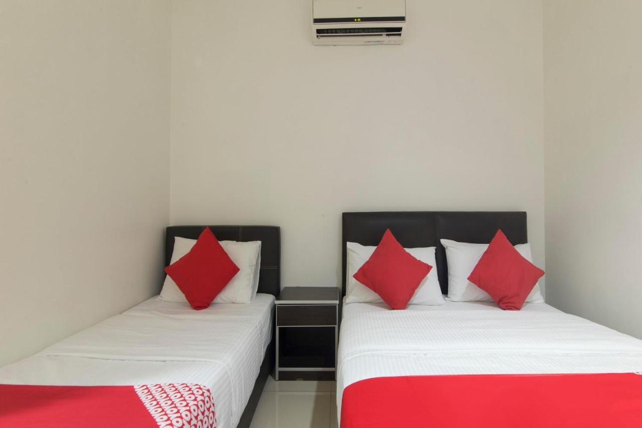 OYO 44072 Mines Cempaka Hotel Nilai Exterior foto
