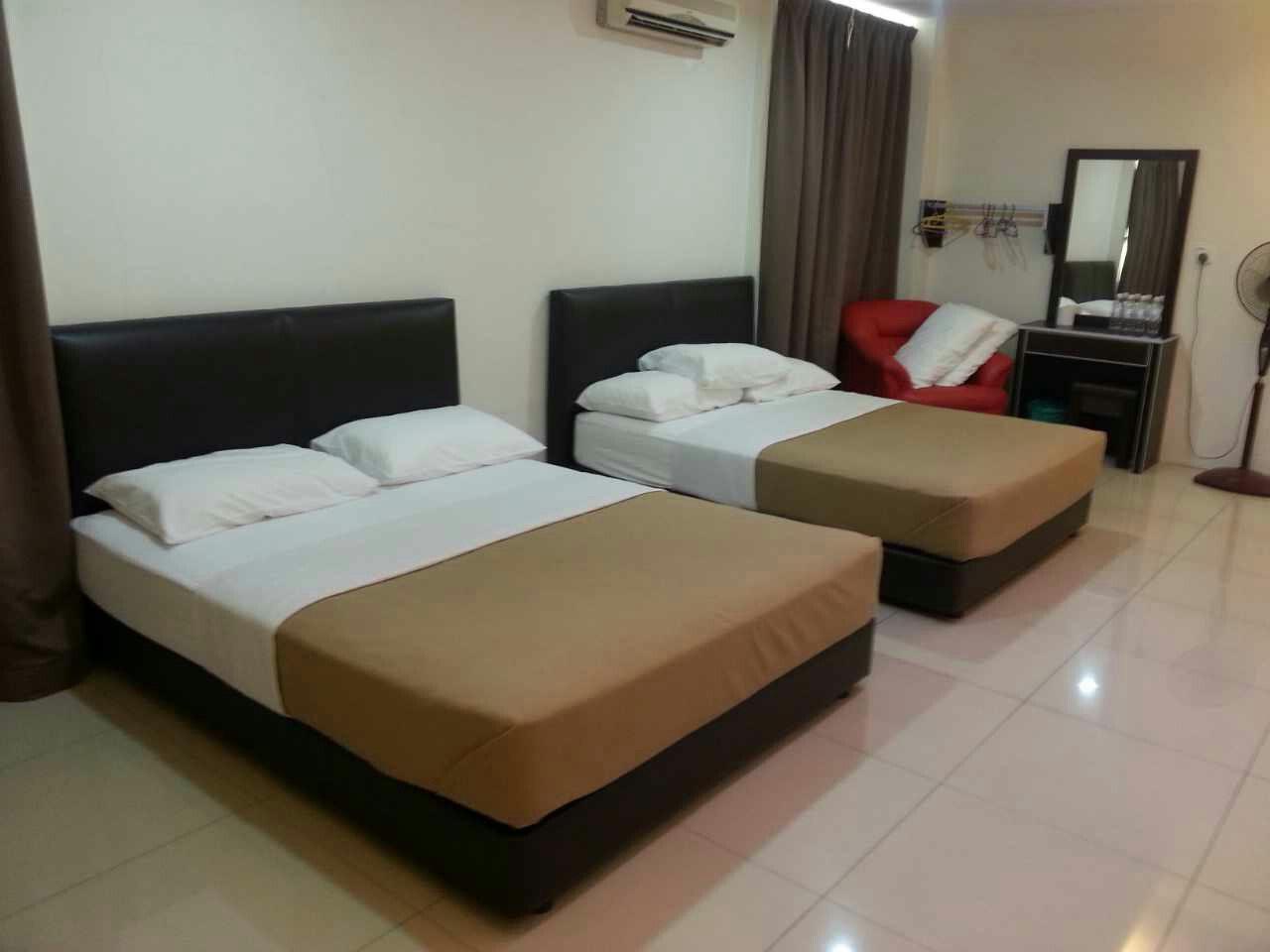 OYO 44072 Mines Cempaka Hotel Nilai Exterior foto